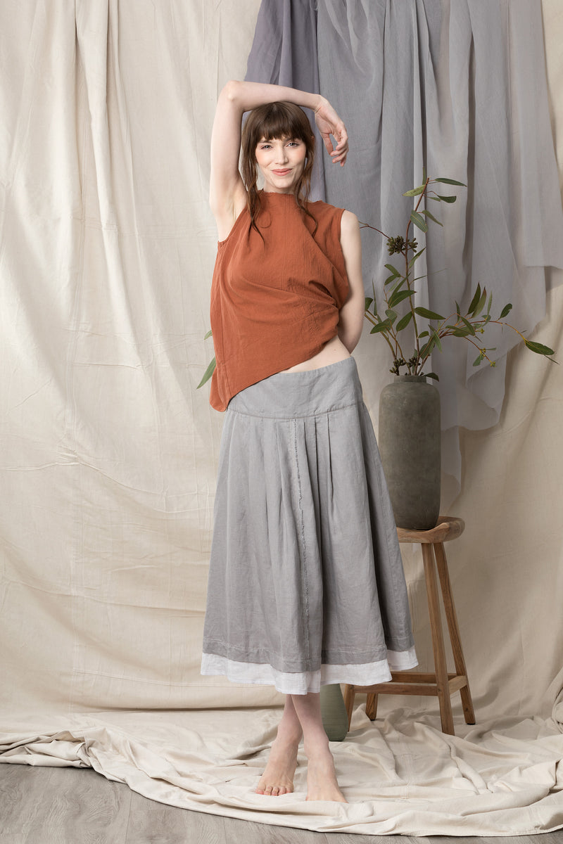 Linen skirt with pleats off the basque and a contrast hemline